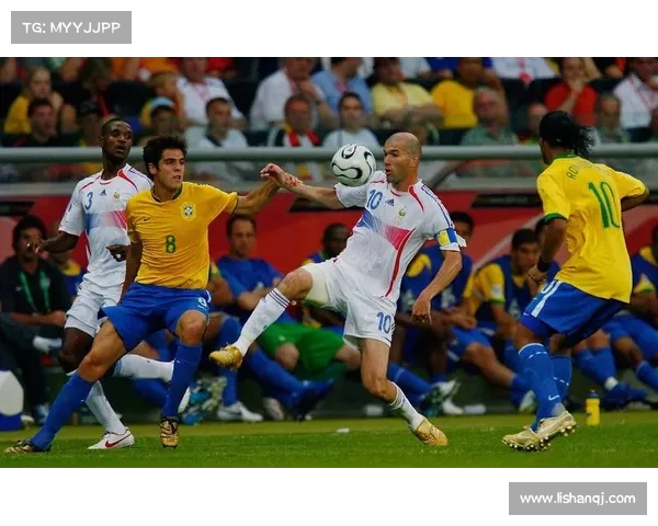 如何深入了解齐达内巅峰时期的技术风格与传奇成就